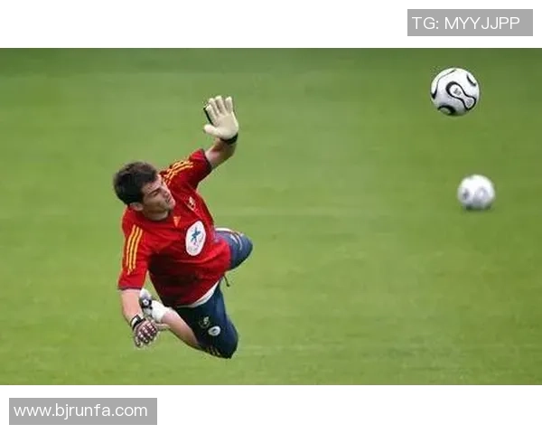 名点足球明星进球精彩瞬间回顾与分析展现球场上的传奇时刻