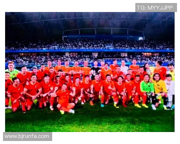 横屏足球明星壁纸精选展现球场风采与激情瞬间的视觉盛宴