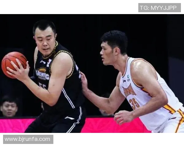 深圳篮球队在全国锦标赛积分榜上以84分稳居第一名,争夺冠军形势大好 深圳篮球队在全国锦标赛积分榜上以84分稳居第一名,争夺冠军形势大好